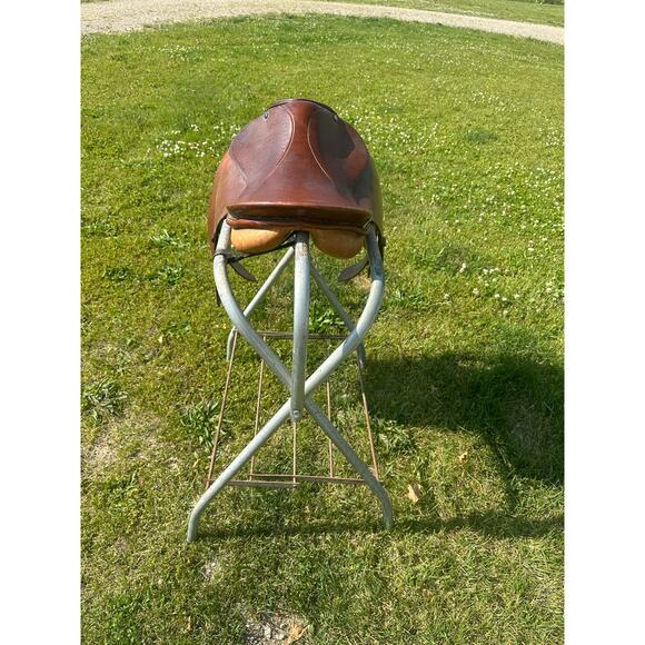 Stubben Tristan Dressage Saddle 17.5” - Picture 5 of 10